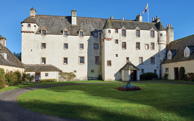 Chào mừng đến Traquair House, ngôi nhà cổ, đáng yêu và kỳ lạ nhất ở Scotland