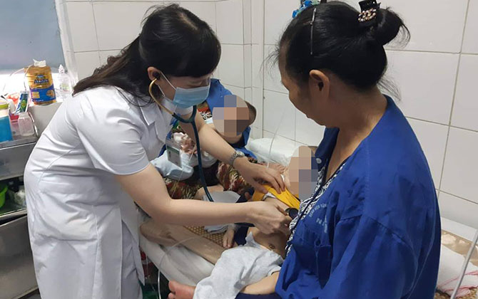 Trẻ 11 tháng tuổi bị biến chứng nặng: Phải chăng do sự bất thường của dịch sởi 2018?