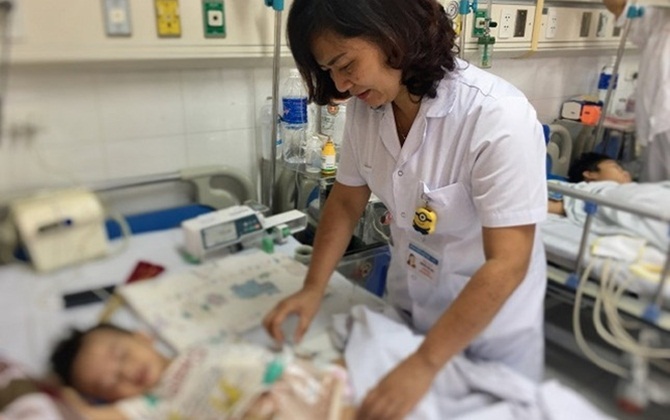 Bé trai 2 tuổi bị thủng tới 50 lỗ ở ruột vì nhiễm ấu trùng giun chó mèo