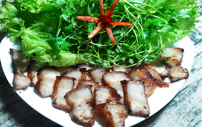 Làm thịt áp chảo kiểu Thái – nhanh, gọn mà tốn cơm đừng hỏi