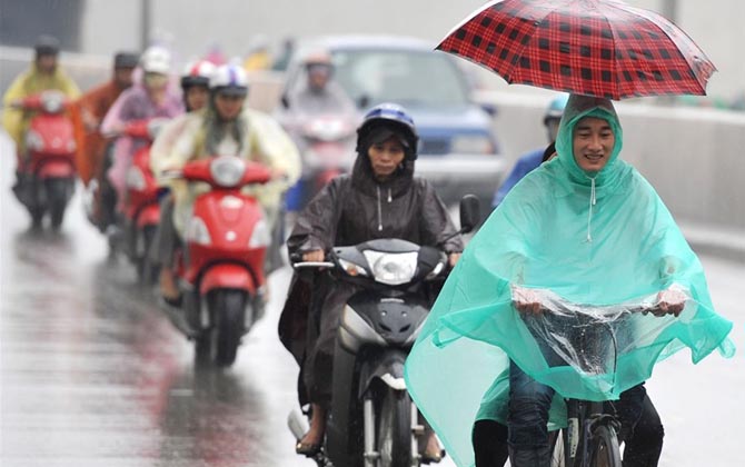 Đang nắng oi, chuẩn bị gió mùa về, người lớn trẻ nhỏ cần đề phòng gì để giữ sức khỏe không bị ốm và mắc bệnh?