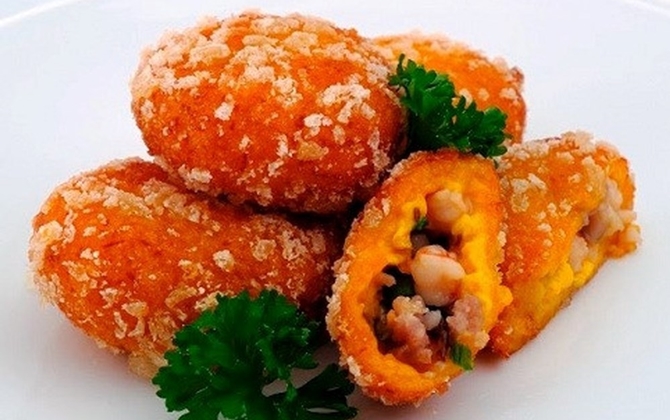 Gió lạnh đầu mùa, xuýt xoa thưởng thức bánh bí đỏ nhân thịt, mộc nhĩ thơm ngon khó cưỡng