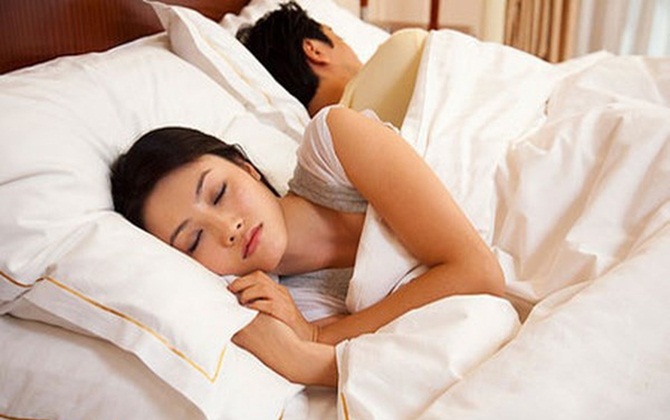 Chuyện "yêu" hiếm gặp của cặp vợ chồng trẻ: Không biết phải bắt đầu làm từ đâu