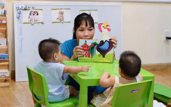 Học mẹ 8X dạy 2 con sinh đôi theo phương pháp giáo dục Montessori thành công từ 6 tháng tuổi