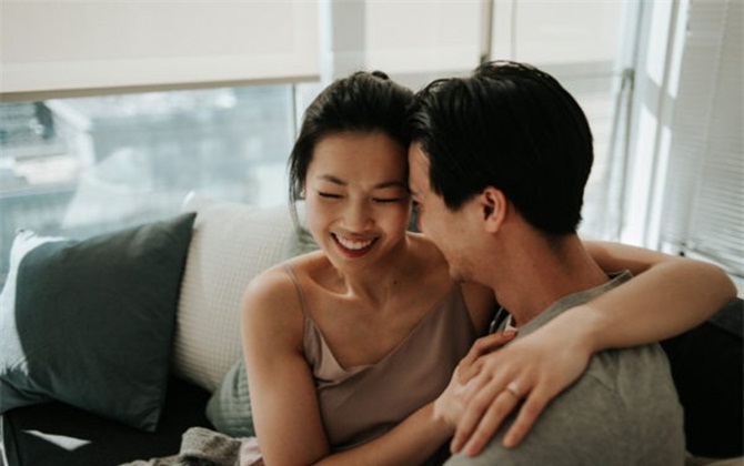 Cười nghiêng ngả với chiêu đáp trả của ông chồng dành cho bà vợ dám đặt thuốc cường dương giả trêu chồng