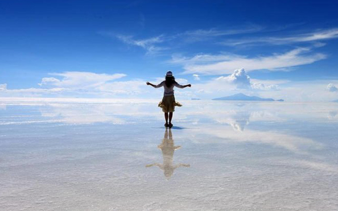 Ngắm cảnh đẹp 'siêu thực' ở cánh đồng muối lớn nhất thế giới Salar de Uyuni
