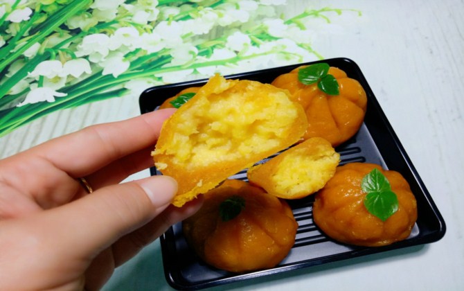 Bánh bao bí đỏ nhân custard tuyệt ngon cho cả nhà