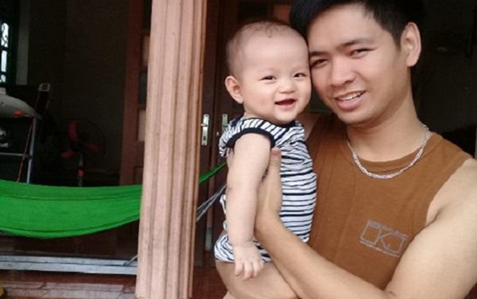 Bác sĩ nói thai dị tật vẫn liều giữ, ngày mẹ Thanh Hóa đi đẻ, mọi người xúm lại xem