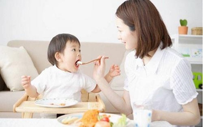 Trẻ dưới 1 tuổi mẹ tuyệt đối không cho ăn 5 thực phẩm này kẻo hại con nhập viện