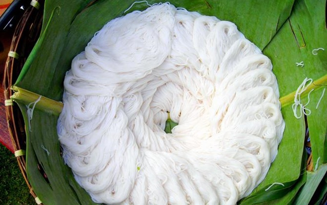 Cho bún vào miệng nhai, nếu không thấy điều này thì tức là bạn đang ngậm cả "bồ hóa chất'