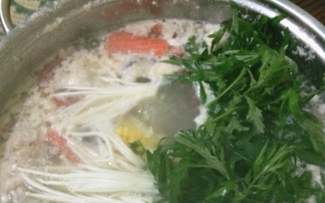 Thấy nước lẩu xuất hiện nhiều bọt, bà nội trợ lo lắng lên mạng hỏi chị em, và đây là lý giải cần biết