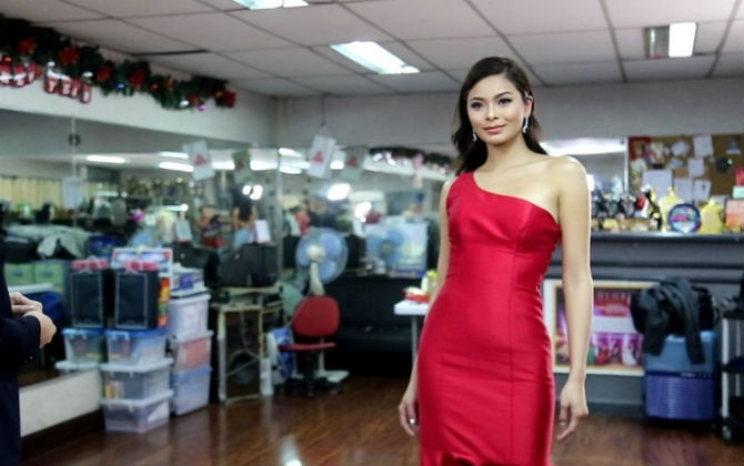 Sự thật khắc nghiệt bên trong các lò đào tạo hoa hậu quốc tế