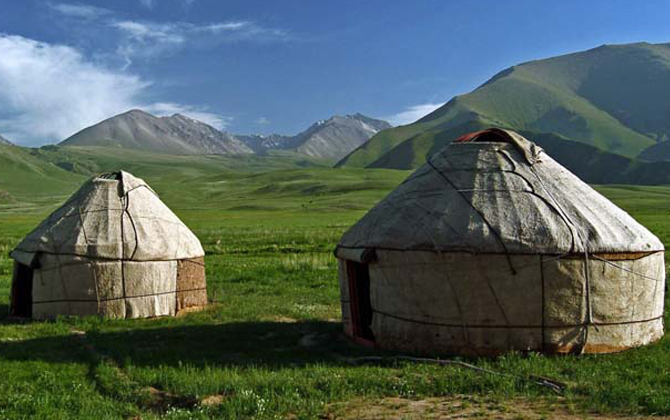 Trải nghiệm ngủ lều yurt truyền thống trên sa mạc của người Uzbekistan