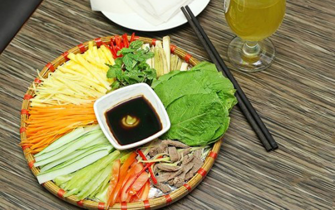 Cách làm bò cuốn lá cải chống ngán lại cực nhàn