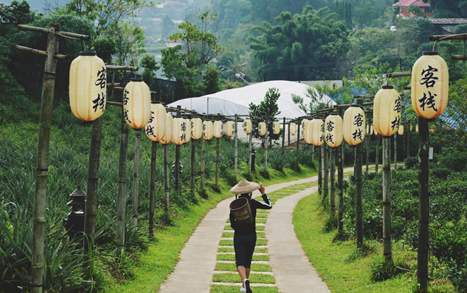 Tận hưởng không khí Trung Hoa tại ngôi làng Thái xinh xắn Ban Rak Thai trong chuyến đi đầu năm