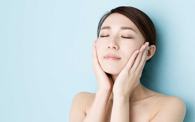 Đây chính là 4 động tác massage mặt chuẩn nhất giúp cứu vãn thanh xuân, nàng nào cũng cần biết