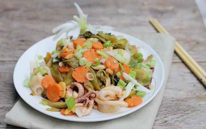 Mực xào dưa cải chua chua ăn bao nhiêu vẫn thèm thuồng
