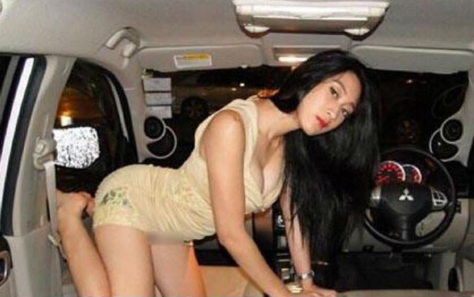 Người đẹp lộ ảnh phản cảm trên xe hơi thành Miss Earth Thái Lan 2019