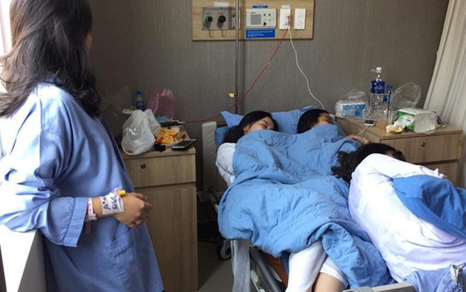 Vào viện thăm bạn ốm, hội chị em chiếm luôn giường bệnh 'đánh' giấc ngủ ngon lành
