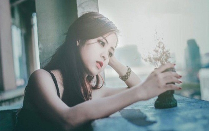 Là con gái, bạn không cần phải cố gồng mình để chiến đấu với giông tố làm gì