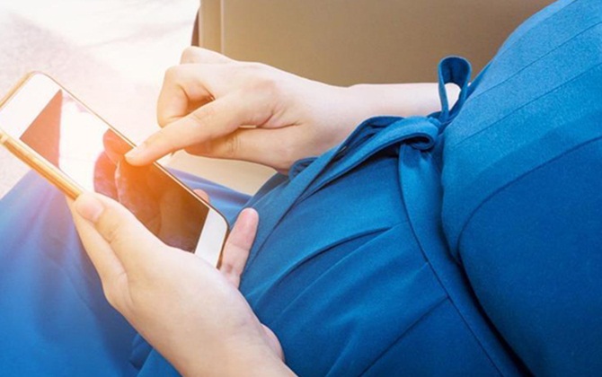 Dùng điện thoại khi đang mang bầu, mẹ cần ghi nhớ 5 điều này để không HẠI THAI NHI