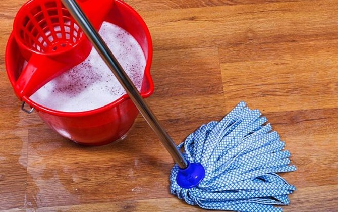Cảnh báo 5 sai lầm tai hại 99% nhà nào cũng mắc khi dùng nước lau sàn
