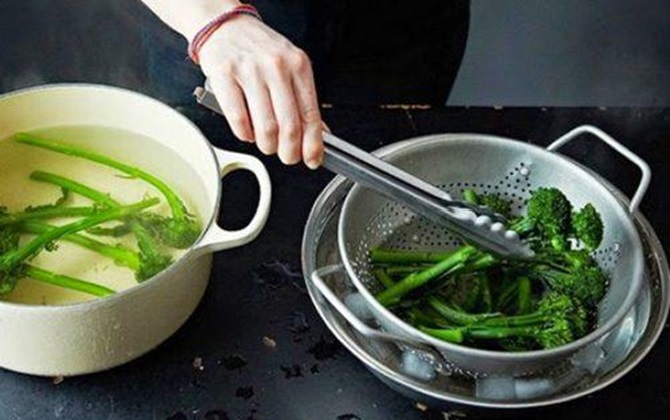 Muốn nấu ăn ngon như đầu bếp, bạn chỉ cần thuộc lòng 19 mẹo này