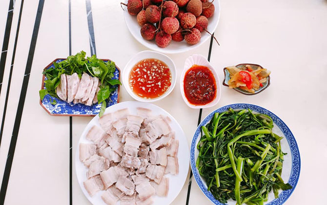 Dân tình đua nhau khoe mâm cơm những ngày nắng nóng cực độ