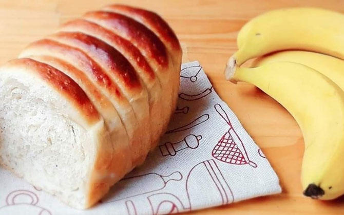 Bánh mì chuối thơm phức mềm ngọt khiến ông xã bỏ luôn ăn hàng
