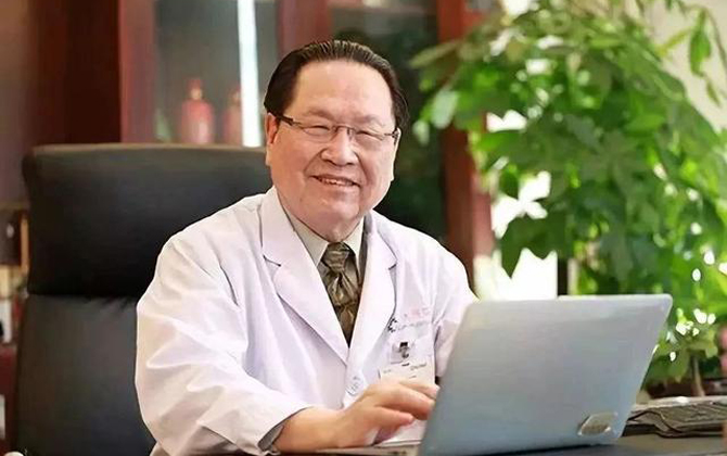 Giám đốc bệnh viện Ung thư bắt bệnh ung thư “nằm im” suốt 13 năm tiết lộ 4 sự thật