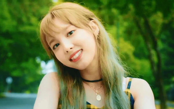 5 cách phối đồ “sang chảnh” như Nayeon (TWICE) mà chẳng hề tốn kém