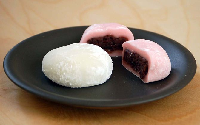 Vụng mấy cũng có thể làm bánh mochi đậu đỏ ngon như ngoài hàng nhờ cách này