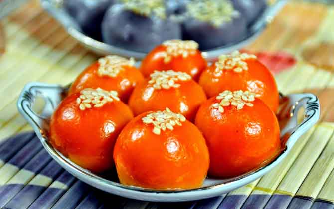 Trổ tài làm bánh gấc dẻo thơm đỏ mọng nhìn thôi đã thấy thèm