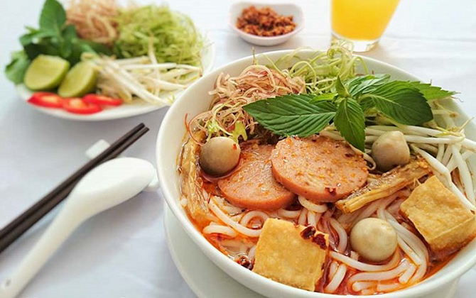 Công thức làm bún bò Huế chay "thơm ngon đến giọt cuối cùng"