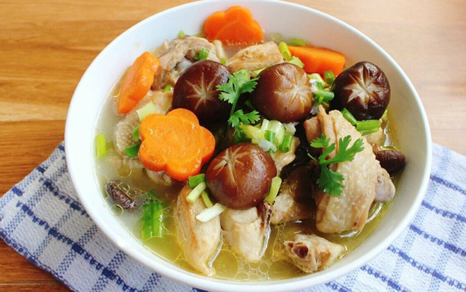 Gà om nấm hương sánh thơm, ngọt thịt cả nhà đua nhau gắp