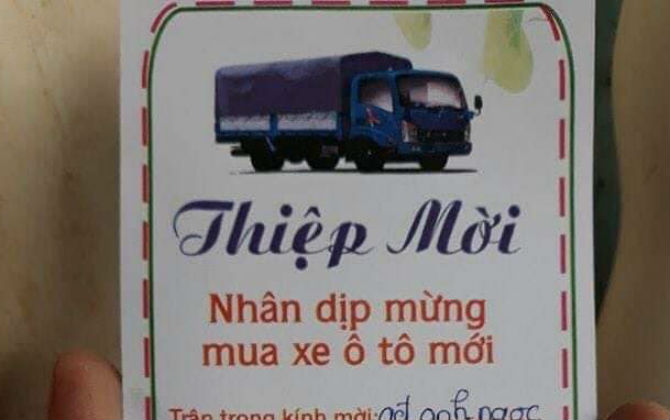 Thiệp mời đám cưới, tân gia chẳng lạ nhưng thiệp mời sự kiện này mới bất ngờ nhưng đáng chú ý là lỗi sai cực nhỏ khiến nhiều người há hốc mồm