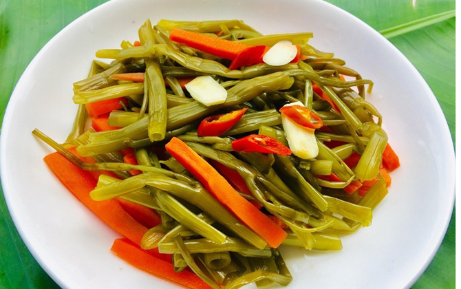 Lạ miệng với rau muống trộn chua ngọt giòn ngon khó cưỡng