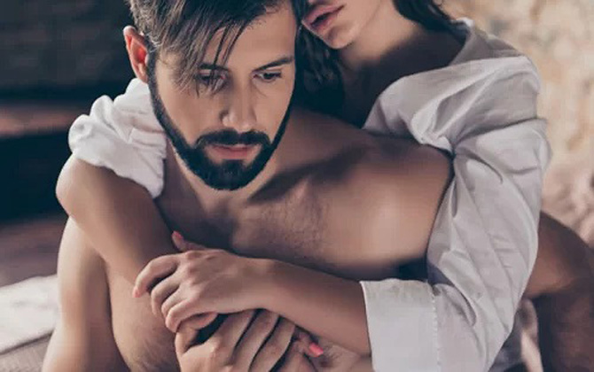 Lão hàng xóm mất nết 'giăng câu', vợ trẻ nhắm mắt lao vào vì mê ... quà tặng