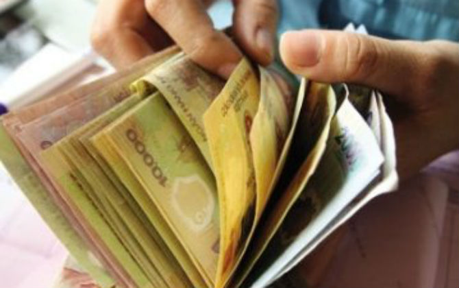 Vợ lỡ rút tiền trong tài khoản không báo trước, chồng mắng nhiếc thậm tệ khiến chị em dân mạng "sôi máu"