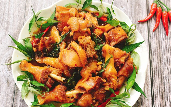 Gà kho rau răm mềm ngọt, thơm phức ai ăn cũng khen