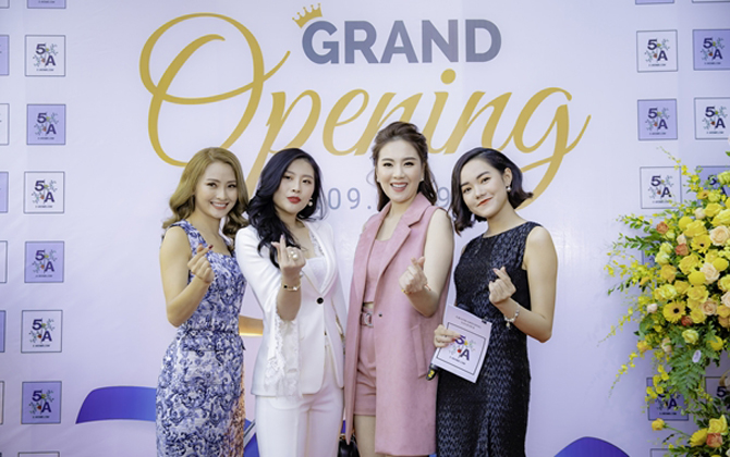 Nhà thiết kế trẻ mang dòng máu Việt-Hàn Munhee lần đầu cho ra mắt nhãn hiệu thời trang cao cấp tại Hà Nội

