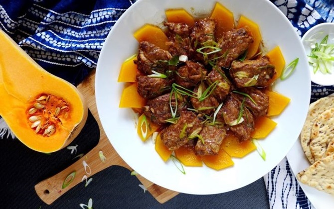 Tuyệt chiêu làm sườn hấp bí ngô thơm ngon mát bổ cho cả nhà