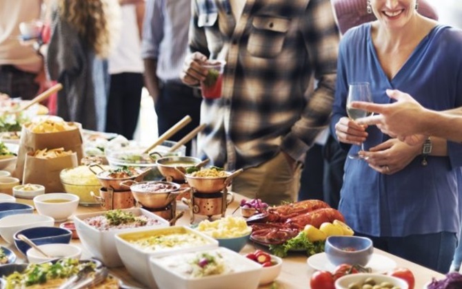 Muốn không bị thiệt khi đi ăn buffet chị em hãy ghi nhớ ngay 8 “bí kíp” cực độc