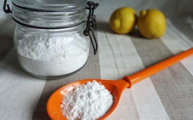 Vợ lấy baking soda rải xuống giường, chồng trẻ ngỡ ngàng thấy thành quả sau 1 đêm