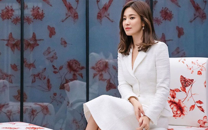 Hậu ly hôn, Song Hye Kyo tái xuất đầy thanh lịch, nền nã trong bộ ảnh mới