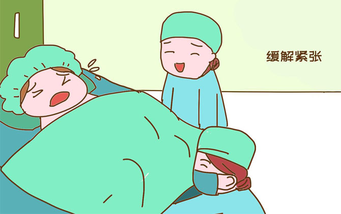 Lý do bất ngờ khiến bác sỹ vẫn cười, trò chuyện khi mổ sinh cho mẹ