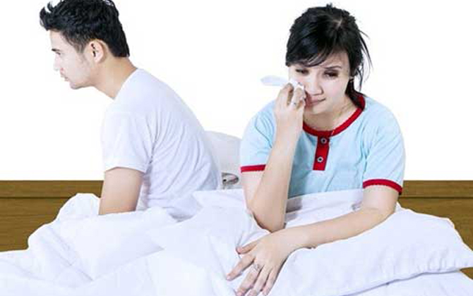 Chồng "tra tấn" vợ bằng thuyết giảng tình dục, muốn có kỹ nghệ ve vuốt, mời mọc chồng
