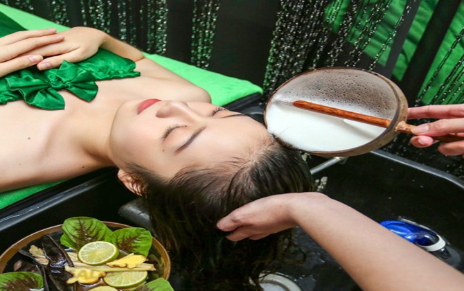 Xem điều kỳ diệu xảy ra khi sử dụng nước súc miệng trên tóc dầu