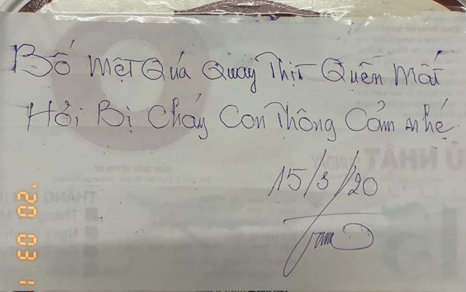 Bố dành cả tối làm hộp thịt gửi lên cho con, chàng trai rơi nước mắt khi đọc dòng chữ kèm theo, thế mới biết tình thương của cha mẹ