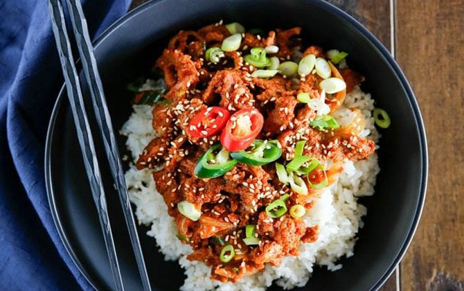 Thịt lợn xào cay kiểu Hàn, cực kỳ kích thích cho ngày lạnh chẳng muốn ra đường